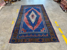 Load image into Gallery viewer, Vintage Rug  5’2 x 9’9