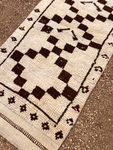 Load image into Gallery viewer, Vintage Turkish herki runner rug
