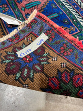 Load image into Gallery viewer, Vintage Rug  5’2 x 9’9