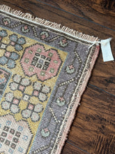 Load image into Gallery viewer, Vintage Turkish rug