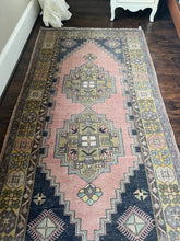 Load image into Gallery viewer, Vintage Turkish rug