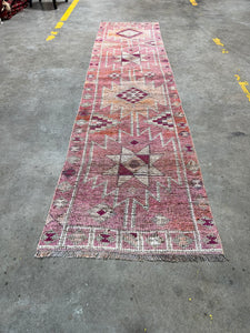 Runner rug 2’6 x 10’7