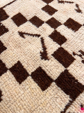 Load image into Gallery viewer, Vintage Turkish herki runner rug