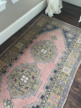 Load image into Gallery viewer, Vintage Turkish rug
