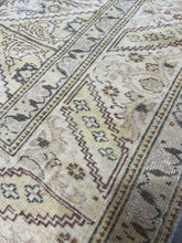 Load image into Gallery viewer, vintage rug 5’11 x 9’5