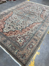 Load image into Gallery viewer, Vintage Rug 9’9 x 6’