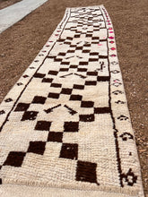 Load image into Gallery viewer, Vintage Turkish herki runner rug