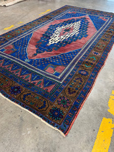 Vintage Rug  5’2 x 9’9