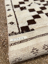 Load image into Gallery viewer, Vintage Turkish herki runner rug