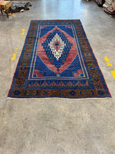 Load image into Gallery viewer, Vintage Rug  5’2 x 9’9