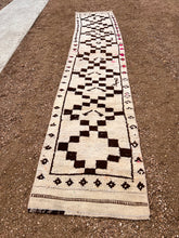 Load image into Gallery viewer, Vintage Turkish herki runner rug