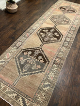 Load image into Gallery viewer, Vintage rug | 3’9x12’9