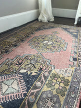 Load image into Gallery viewer, Vintage Turkish rug