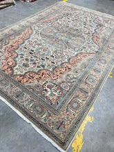 Load image into Gallery viewer, Vintage Rug 9’9 x 6’