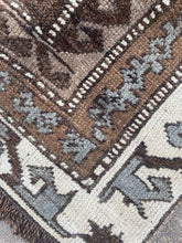 Load image into Gallery viewer, Vintage Kars Anatolian rug