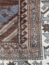 Load image into Gallery viewer, Vintage Kars Anatolian rug
