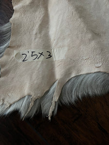 Goat Skin Rug No.1007 2’5 x 3’