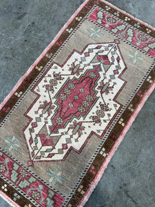 Mini rug 1’7x3’1