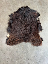 Load image into Gallery viewer, Goat skin rug 2’6x3’