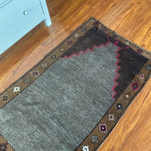 Turkish small rug 32”x54”