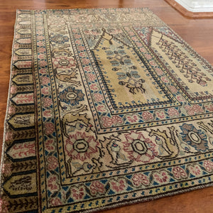 Turkish small rug 2’3x3’3