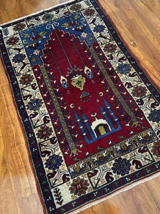 Turkish prayer rug 2’9x4’4