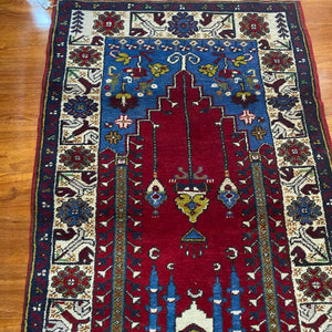 Turkish vintage prayer rug 2’9x4’4