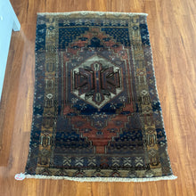 Load image into Gallery viewer, Turkish vintage handmade small rug 2’7x3’10