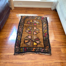 Load image into Gallery viewer, Turkish vintage small rug 2’4x3’5