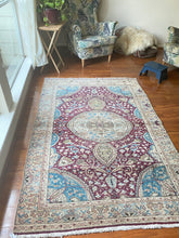 Load image into Gallery viewer, Turkish Vintage Handknotted Rug | 6’9x4’5