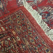 Load image into Gallery viewer, Vintage handmade rug 2’8x3’10