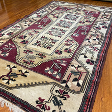 Load image into Gallery viewer, MILA | Turkish Vintage Milas rug 4’x6’7