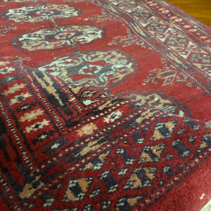 Vintage handmade rug 2’8x3’10