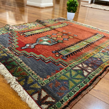 Load image into Gallery viewer, Turkish vintage rug 2’10x3’1