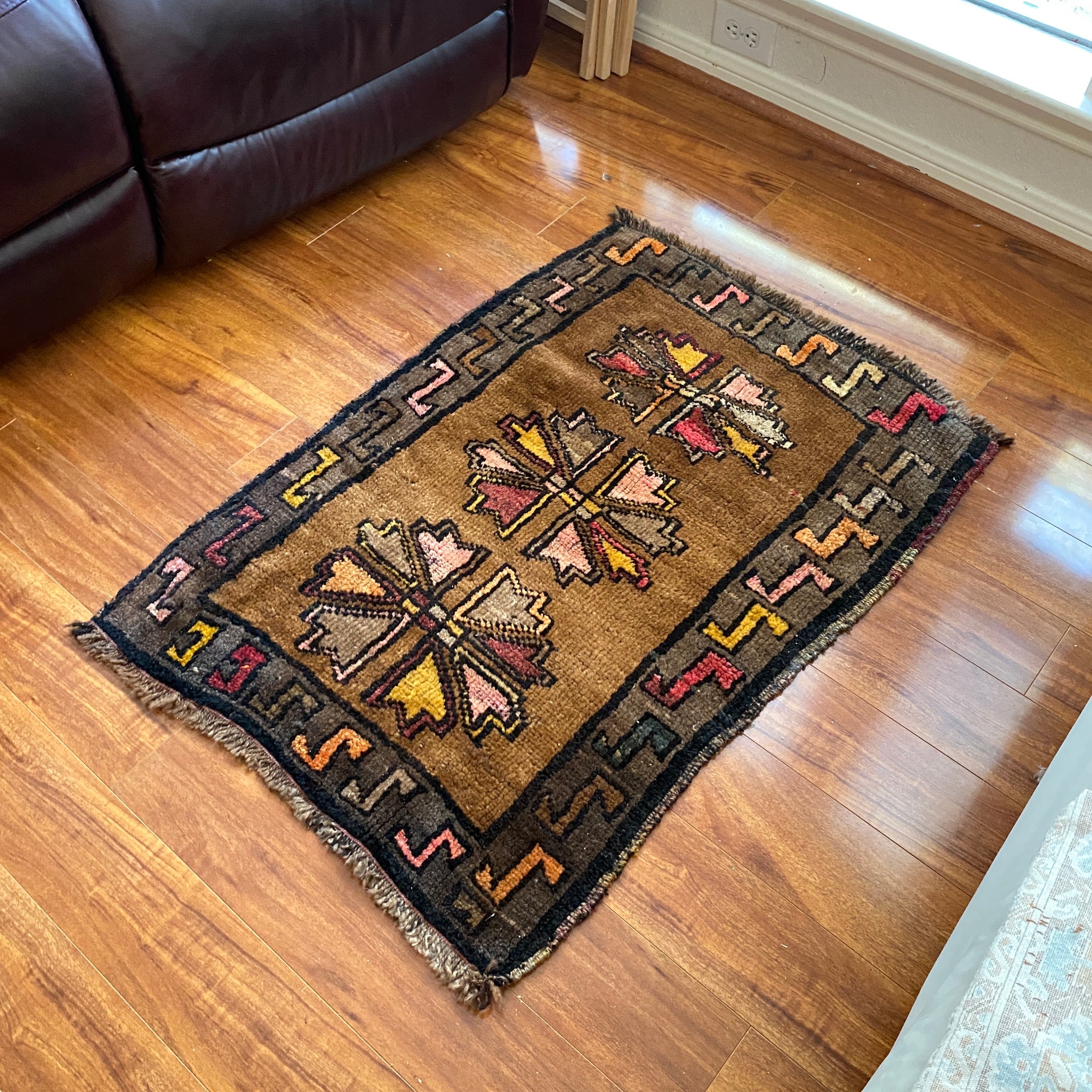 Turkish vintage small rug 2'4x3'5 – KILIM & RUG BAZAAR