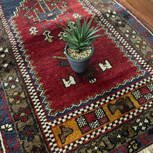 Load image into Gallery viewer, Turkish small rug 2’5x3’10