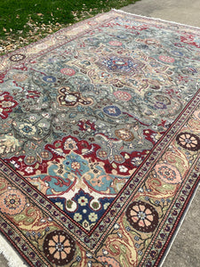 DAWN | Vintage Handknotted Area rug 6’8x9’7