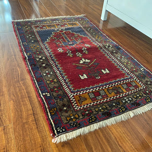 Turkish small rug 2’5x3’10