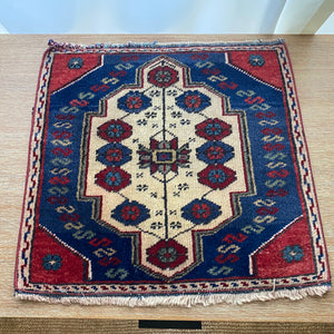 Turkish Handknotted Small Rug | 22”x22”
