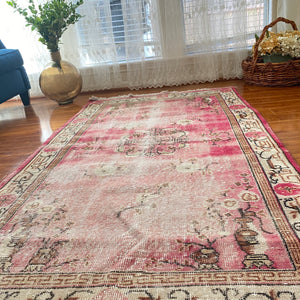 PEMBE | Turkish Vintage Oushak rug 3’9x6’9