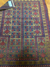 Load image into Gallery viewer, Vintage handmade rug 3’x4’