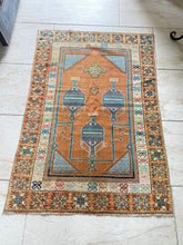 Load image into Gallery viewer, Nomadic small rug  3’x4’4