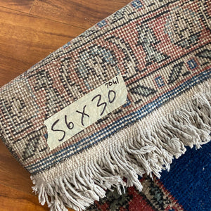 Turkish vintage small rug, prayer rug 2’6x4’8