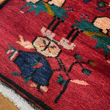 Load image into Gallery viewer, Vintage Turkish prayer rug 55”x32”