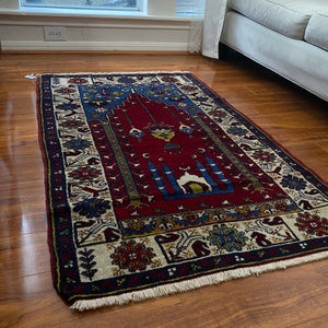 Turkish vintage prayer rug 2’9x4’4