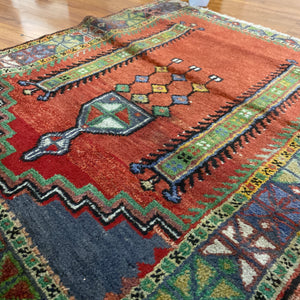 Turkish vintage rug 2’10x3’1