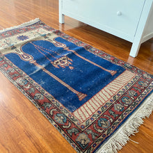 Load image into Gallery viewer, Turkish vintage small rug, prayer rug 2’6x4’8